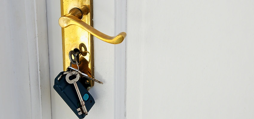 Broken Door Key Extraction in Woodcrest, CA